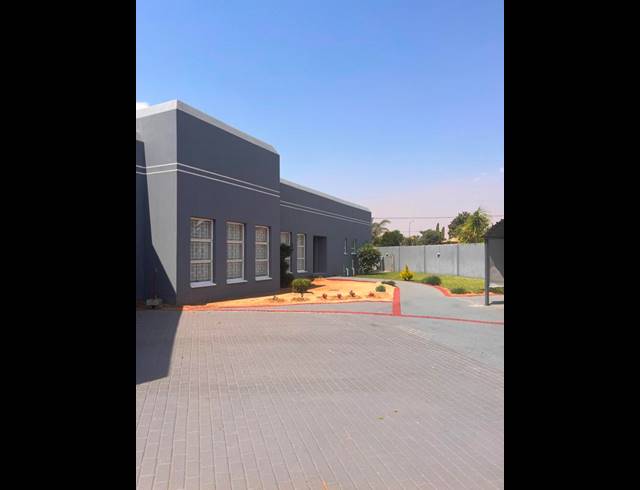 3 BEDROOM HOUSE FOR SALE IN RIVIERA PARK